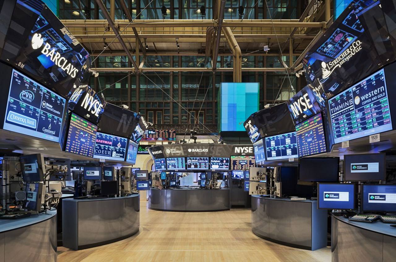 Traders and market data screens on a stock exchange trading floor (file photo)