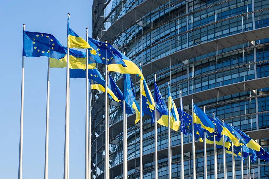 European Union and Ukrainian flags