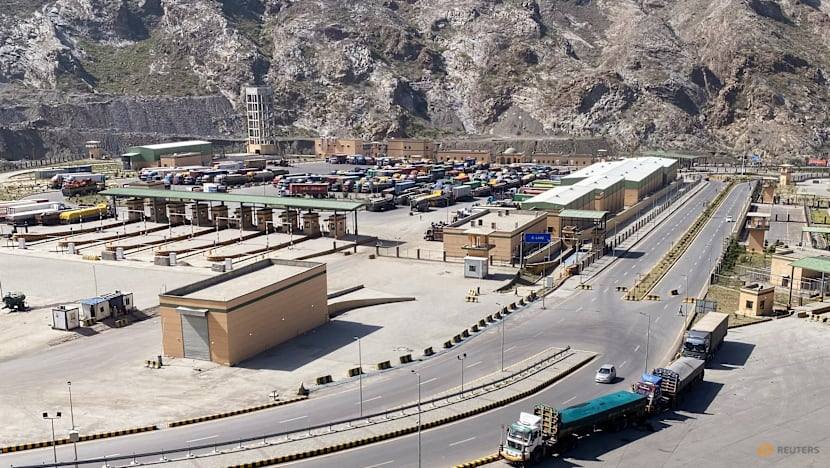 Trucks at the Torkham border crossing between Pakistan and Afghanistan (file photo)