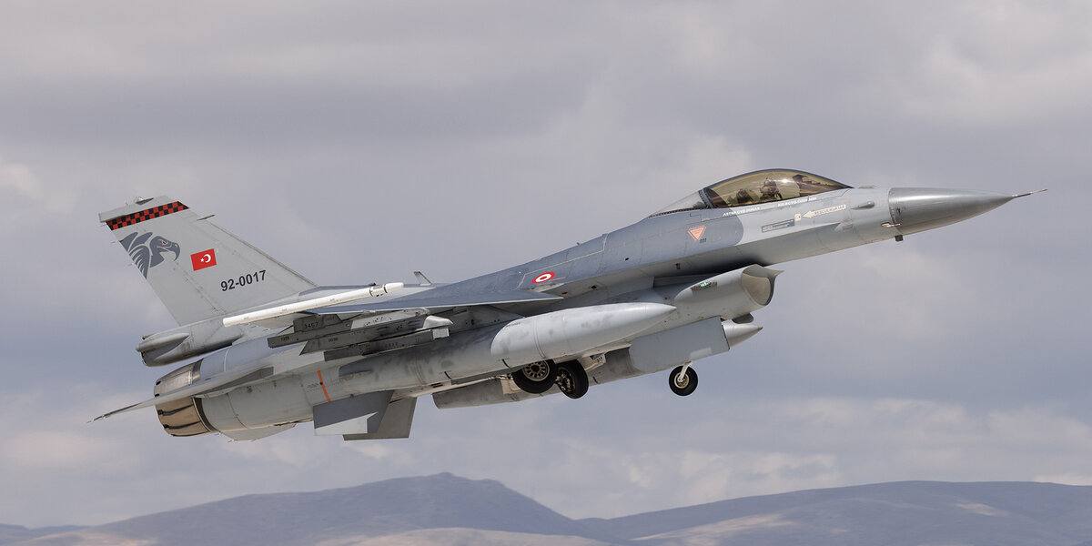 Turkish Air Force F-16 fighter aircraft in flight