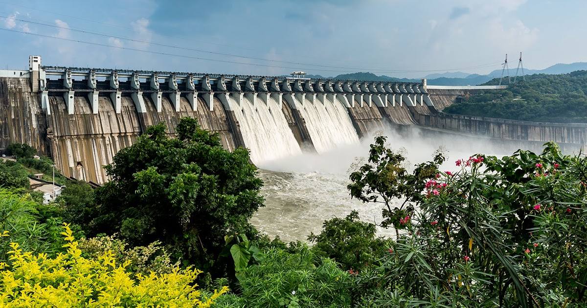 The Sardar Sarovar Dam on the Narmada river in Gujarat releasing water (file photo)