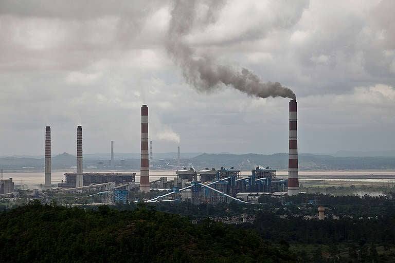 A coal-fired power plant in India (file photo)