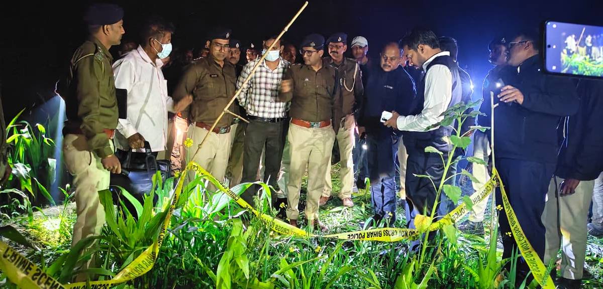 Bihar Police at a night investigation (file photo)
