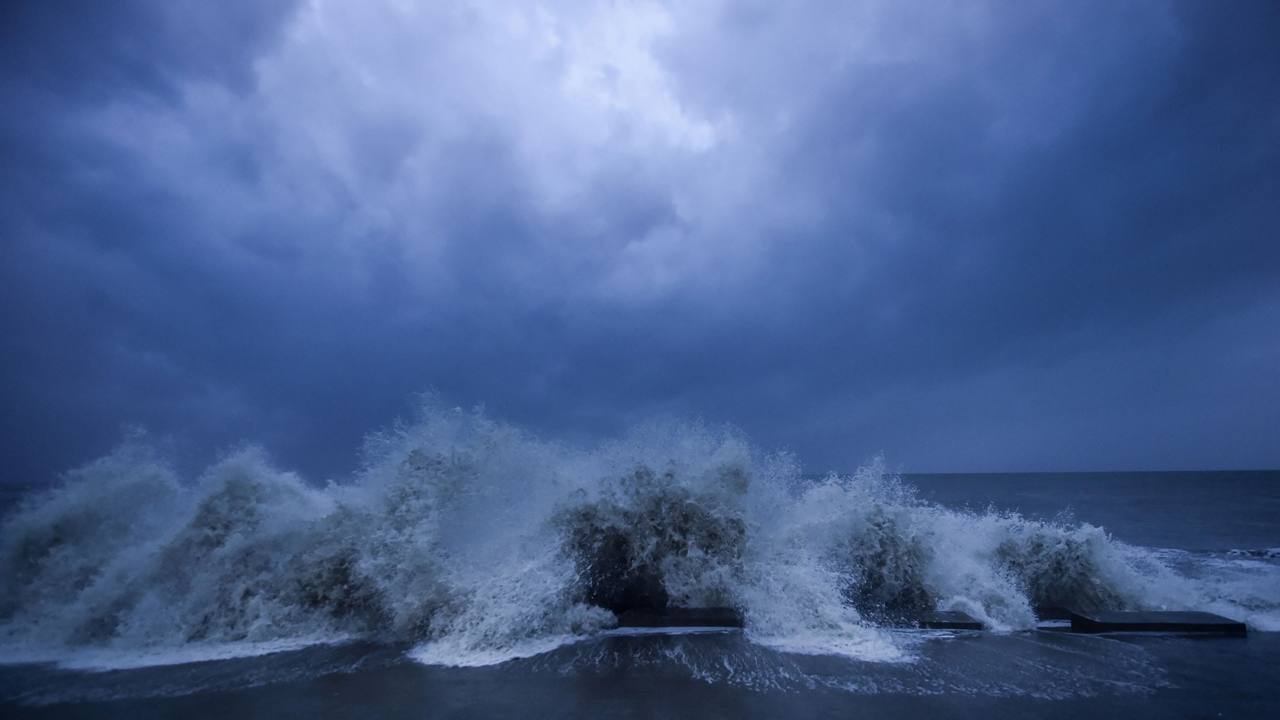 High waves lashing the Odisha coast during an earlier Bay of Bengal cyclone (PTI file photo)