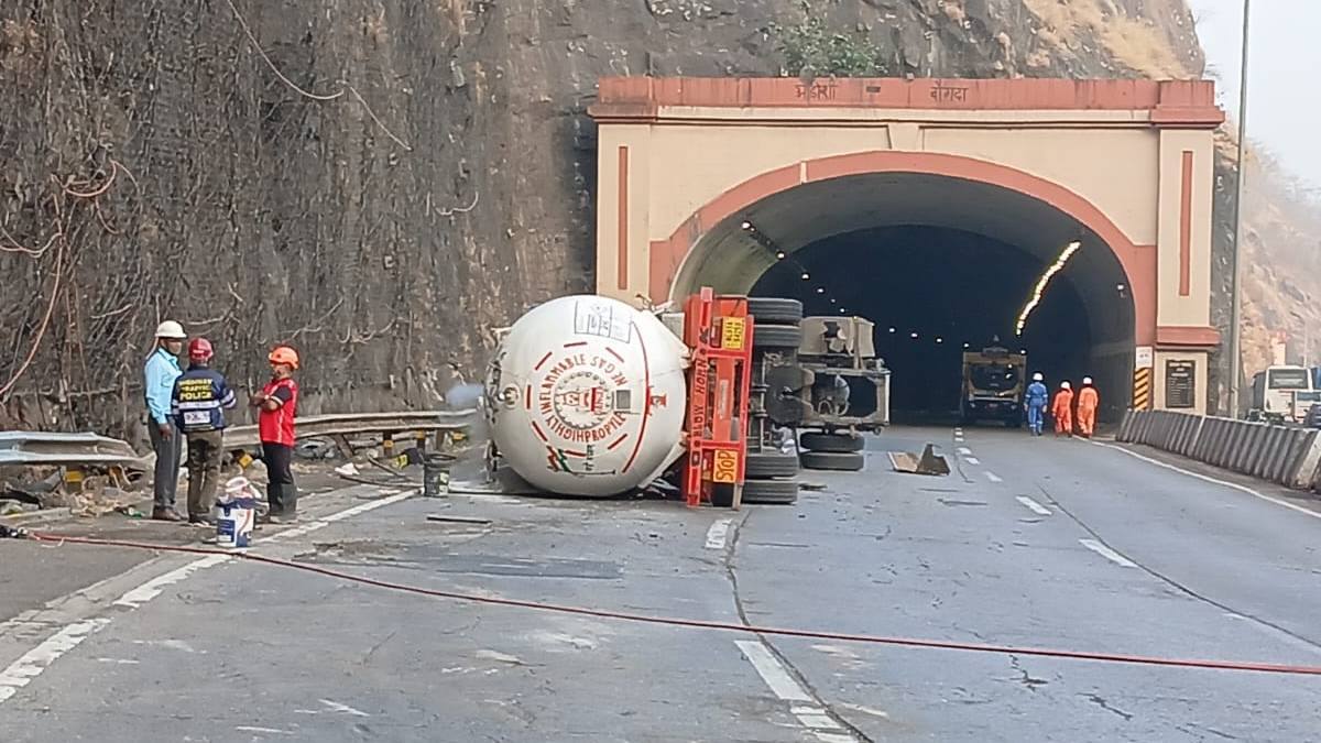 Overturned propylene gas tanker near the Adoshi Tunnel on the Mumbai-Pune Expressway, with rescue personnel at the site