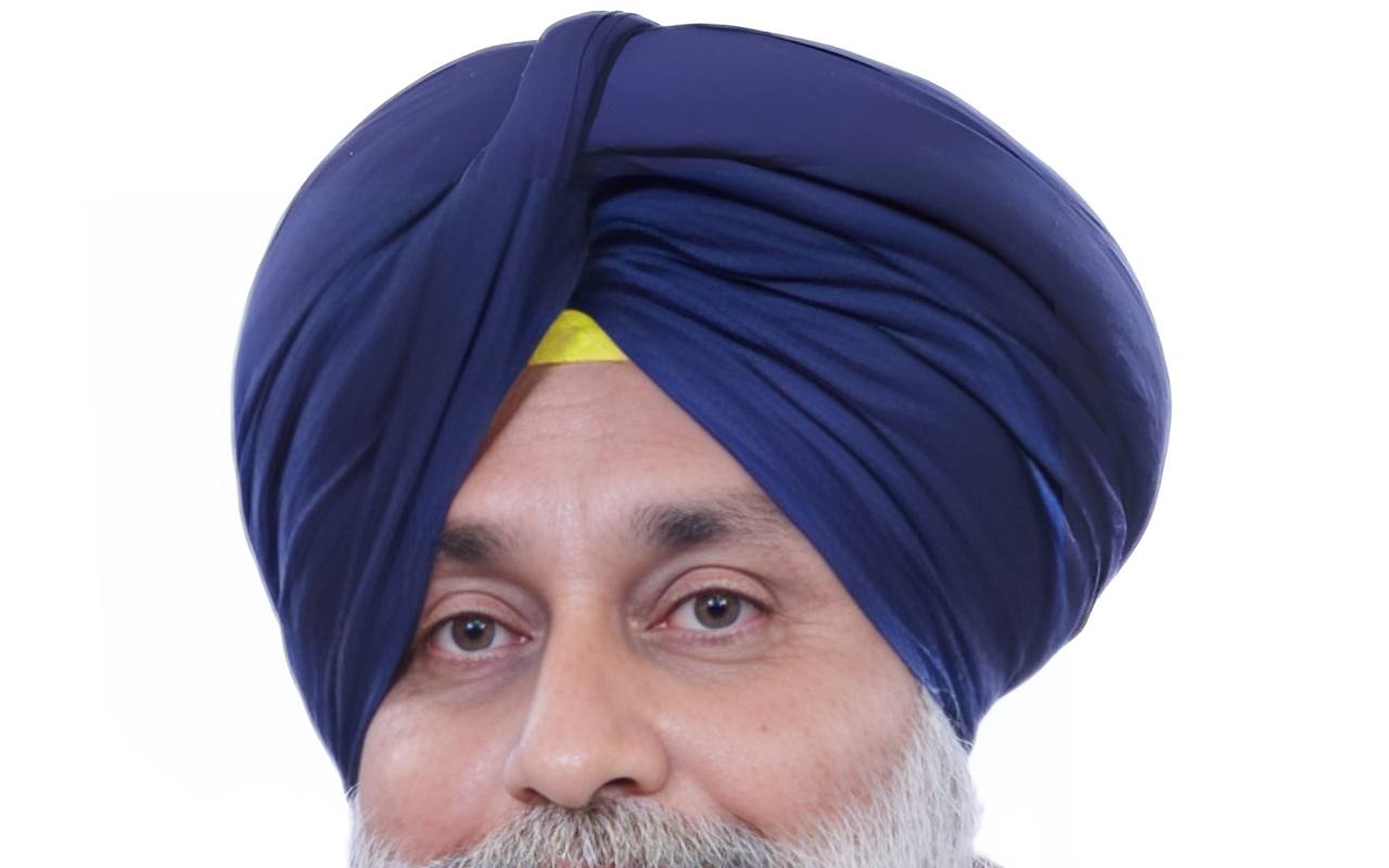 File photo of Shiromani Akali Dal president Sukhbir Singh Badal, who welcomed former Congress MLA Raminder Awla into the party