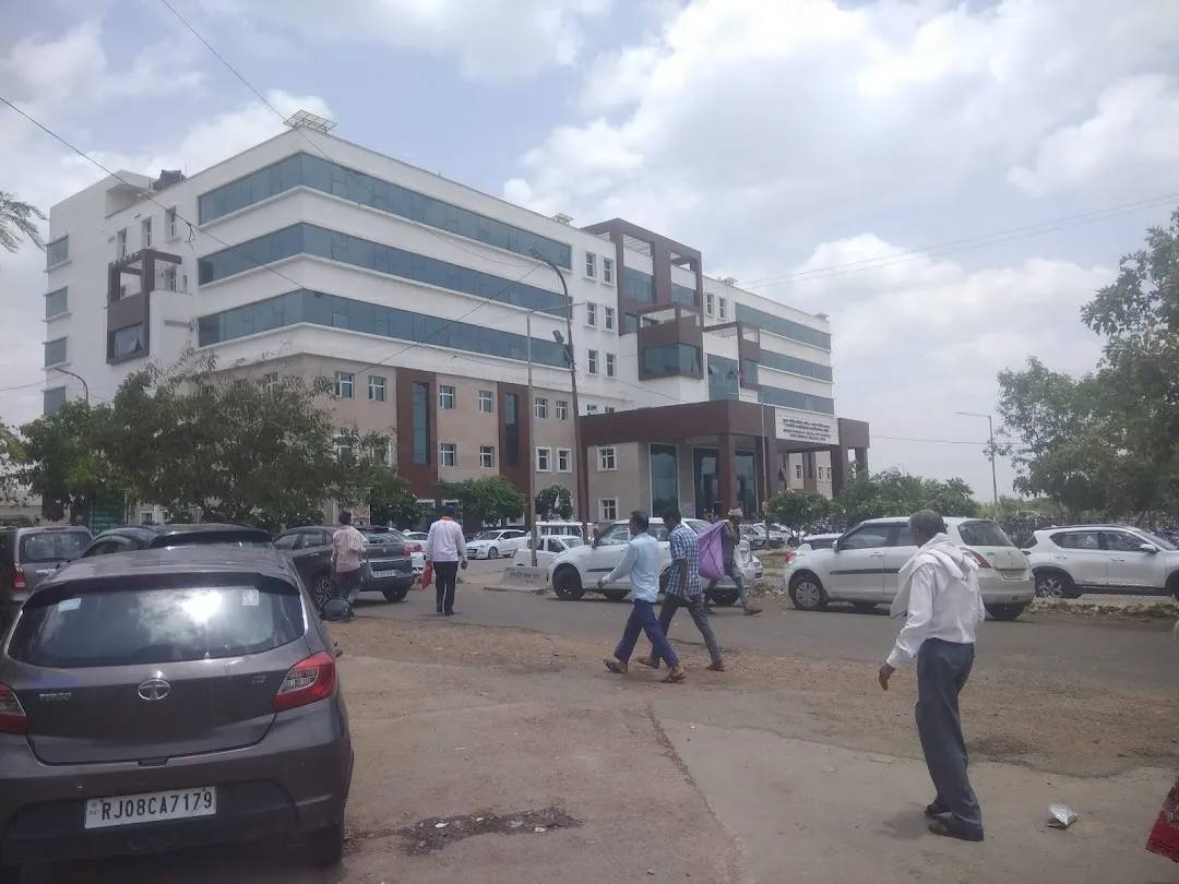 The New Medical College Hospital building in Kota, Rajasthan, photographed from the road outside