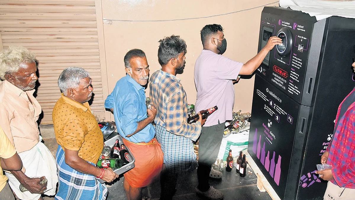 File photo of customers returning empty liquor bottles at a TASMAC reverse-vending machine in Tamil Nadu